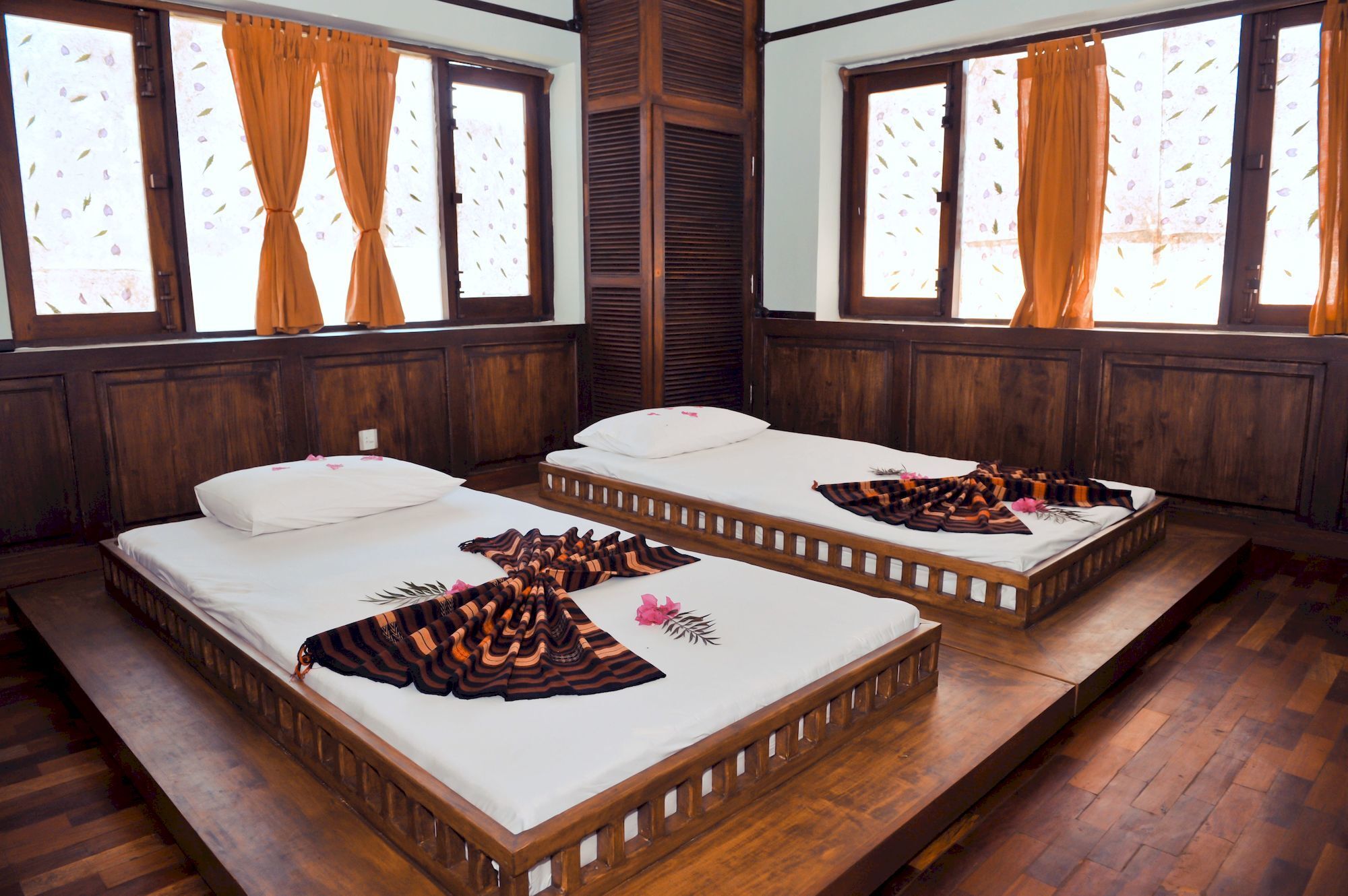 Inle Resort And Spa Villa Ньоншуэ Экстерьер фото