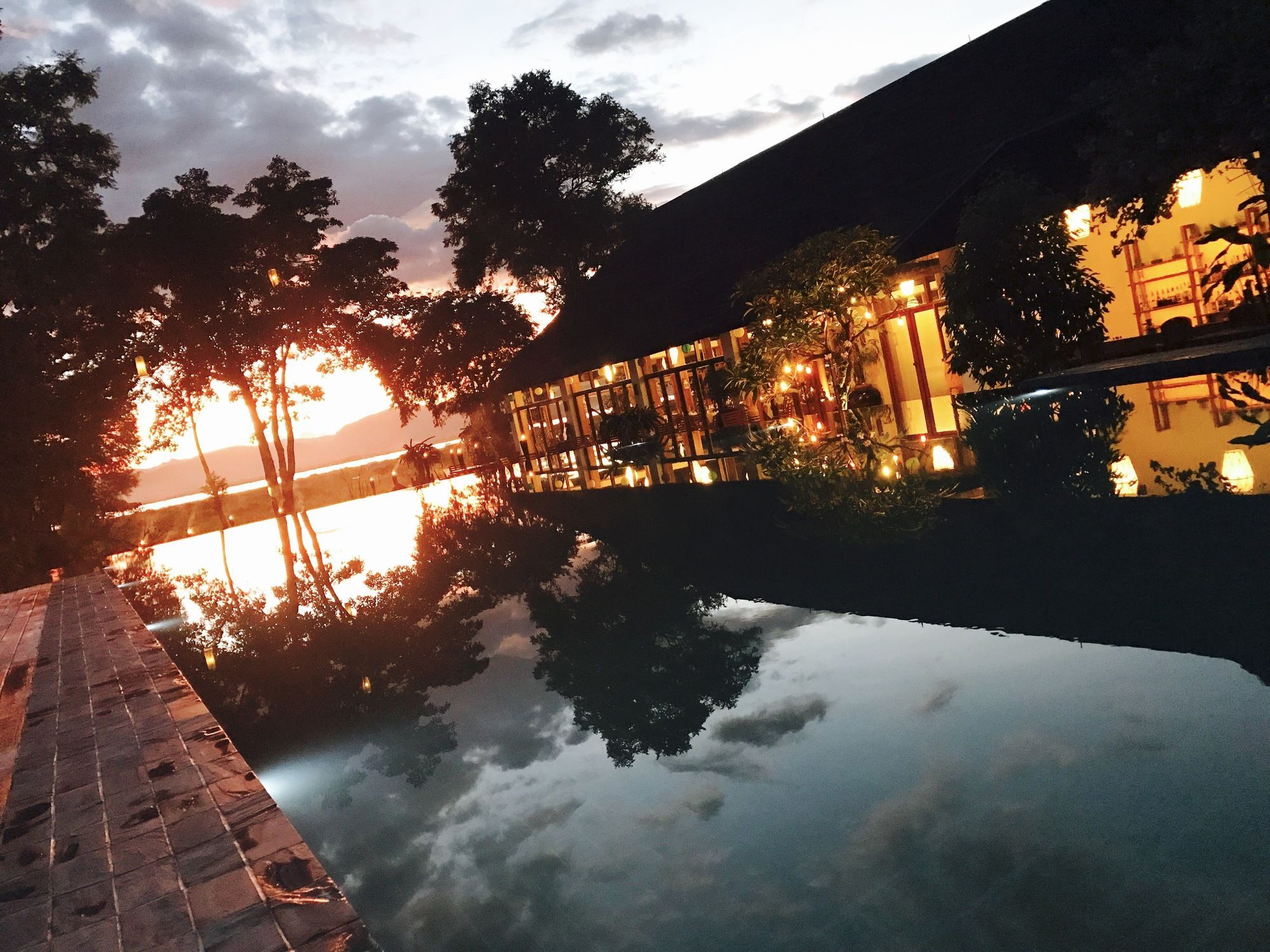 Inle Resort And Spa Villa Ньоншуэ Экстерьер фото